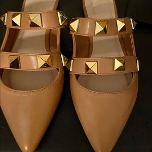 *NEVER WORN* BAMBOO, Flat tan slides, w/ gold accent, Size 9